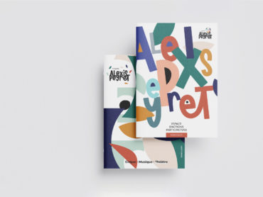 Conception graphique des supports print du Centre social Alexis Peyret - brochure générale et brochure culture